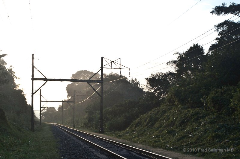 20101204_075215 D3.jpg - The tracks of the cross isthmus train